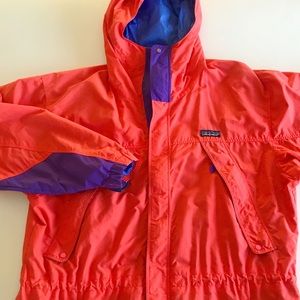 Used Vintage men’s Patagonia zip up jacket.